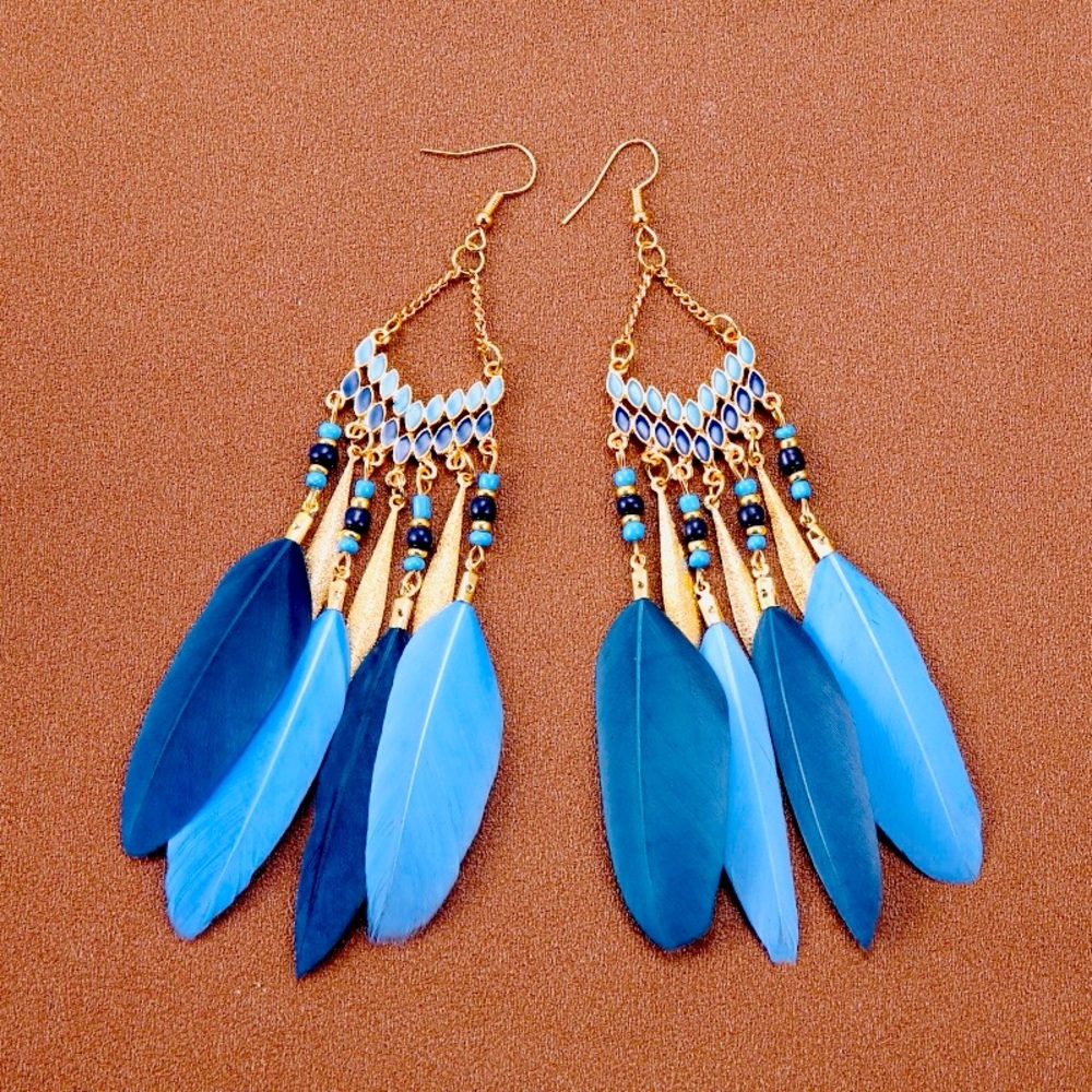 Beautiful earrings brand new Free shipping !!! limited edition, hurry and buy!!